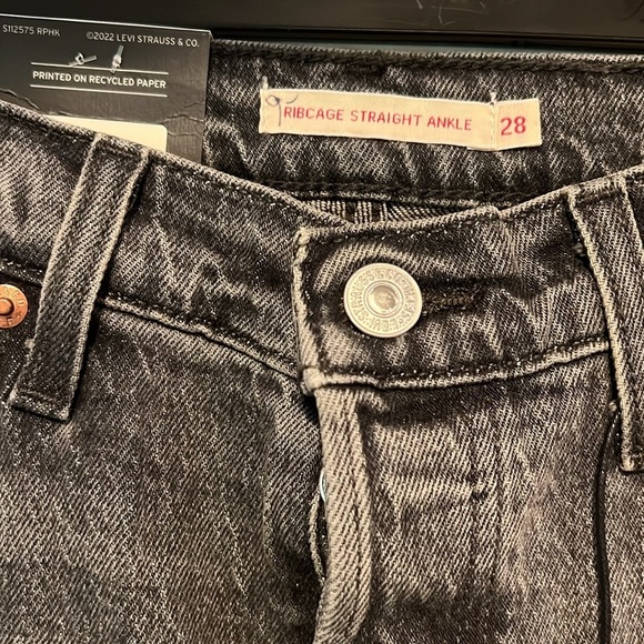 NWT Women’s Faded Black Button-fly No Rips LEVI’S Ribcage Straight Ankle Pants - Picture 6 of 11